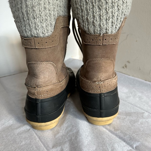 Gorgeous like new winter lace up boot. - Picture 8 of 10